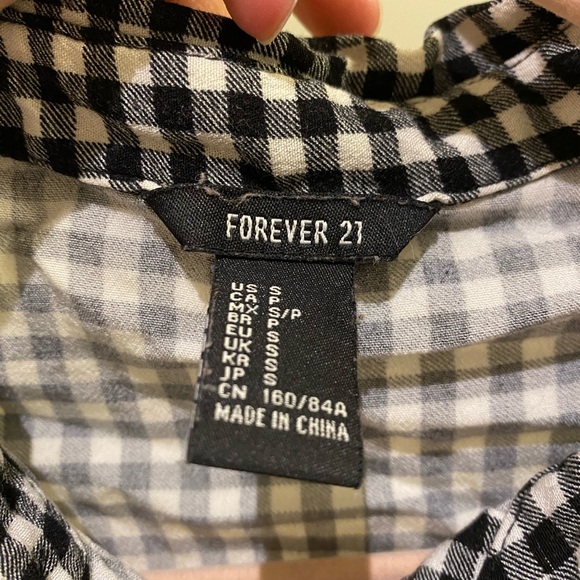 Forever 21 cropped plaid shirt sleeve button up - Picture 3 of 3